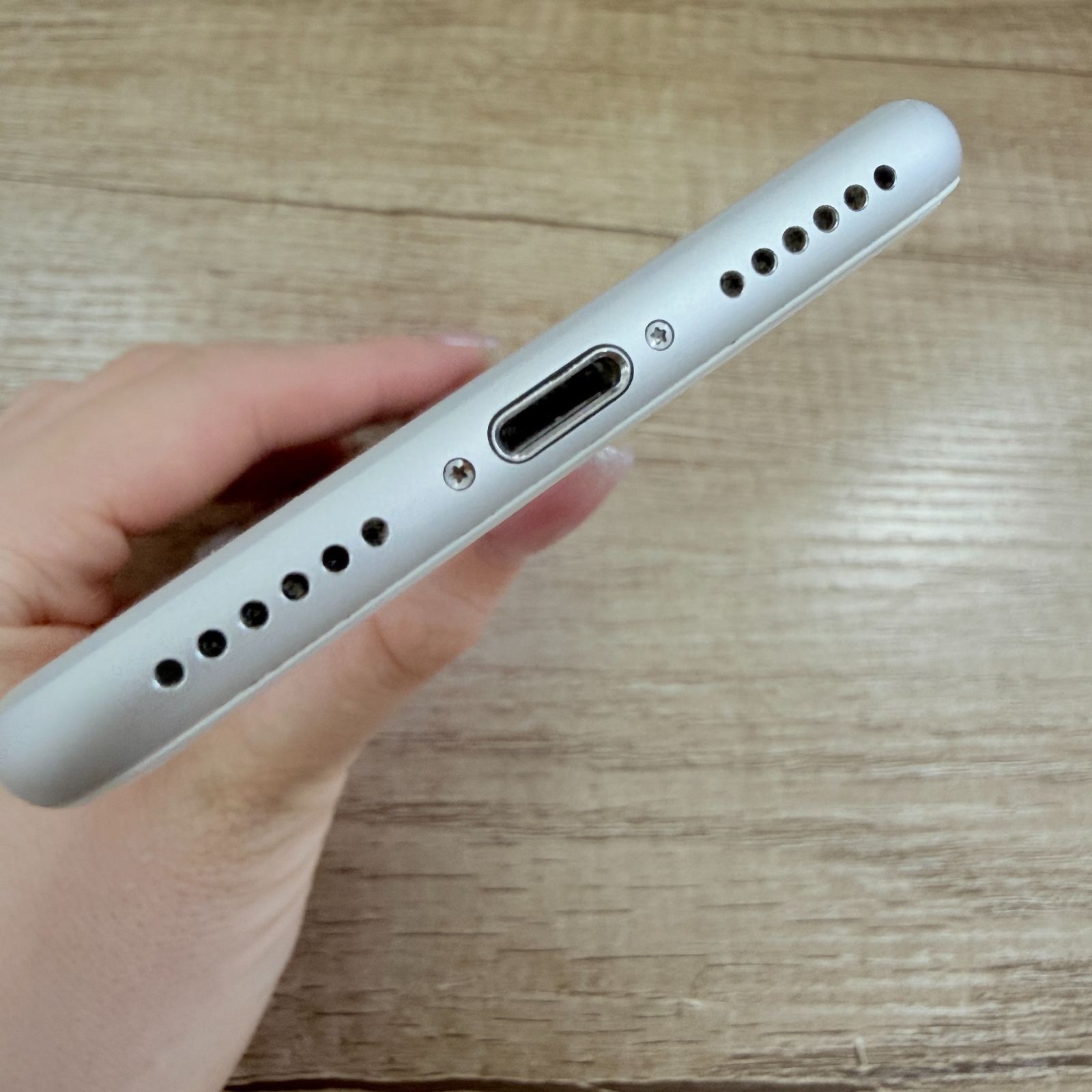 iPhone7 32GB シルバー⭐︎目立つ傷なし SIMフリー - メルカリ