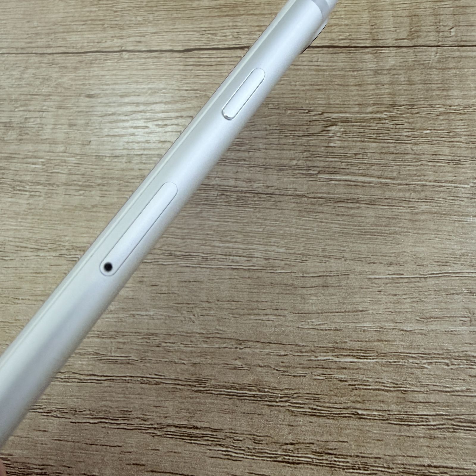 iPhone7 32GB シルバー⭐︎目立つ傷なし SIMフリー - メルカリ