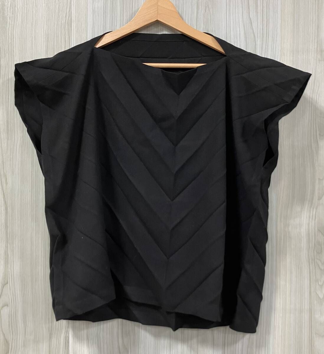 me ISSEY MIYAKE/ミー イッセイミヤケ/ノースリーブ プリーツ