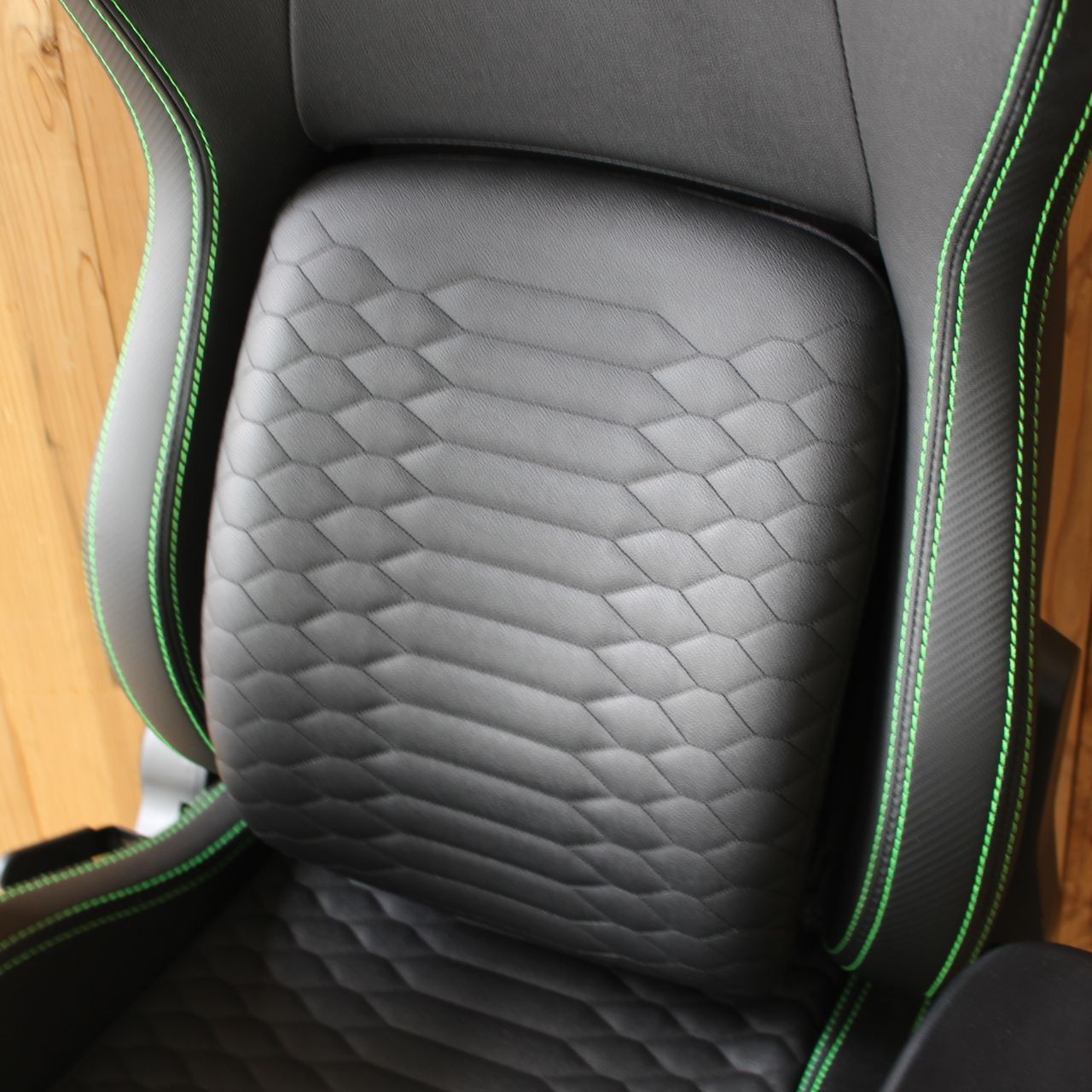 519)【昇降不良/美品】Razer Iskur ゲーミングチェア 可動式ランバー 