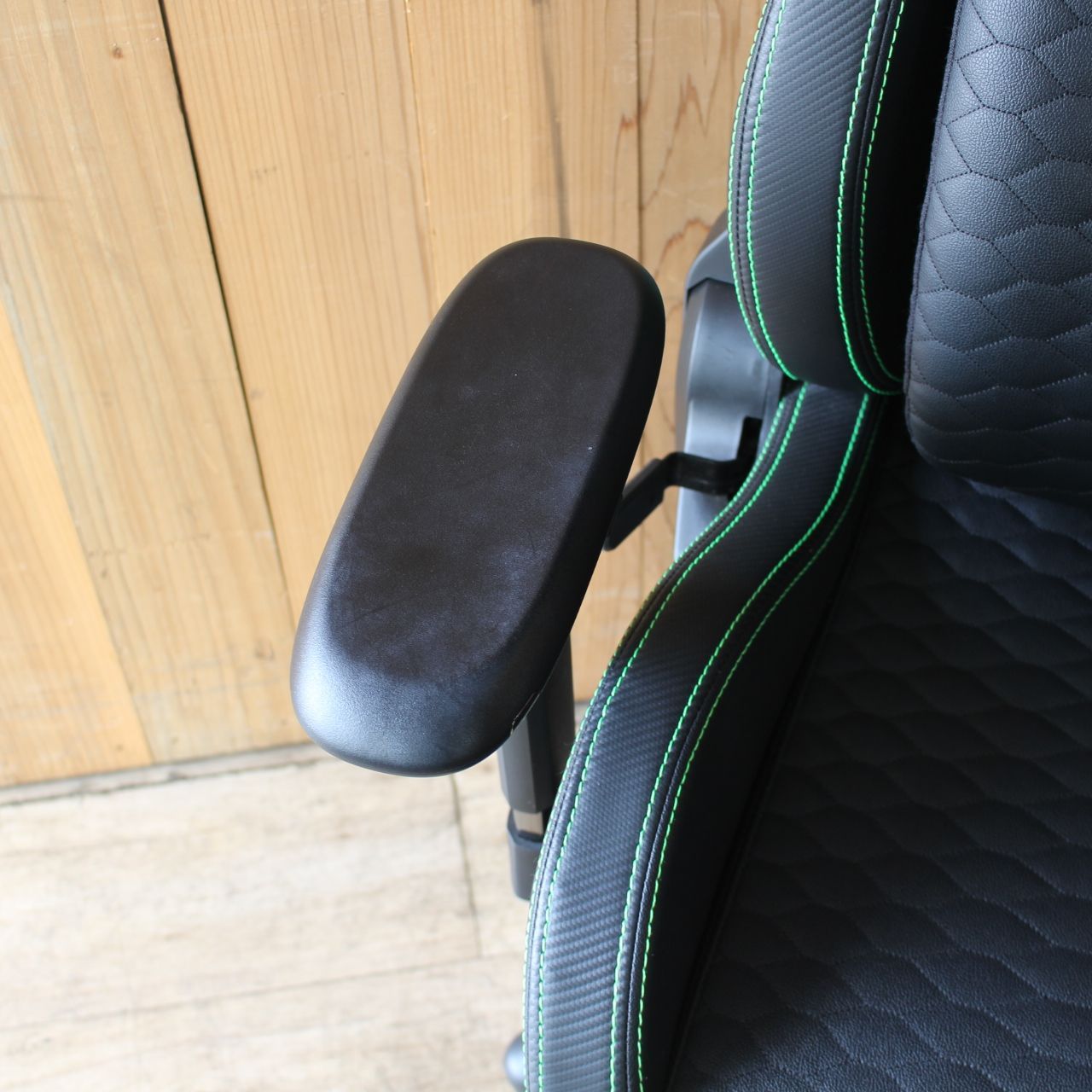 519)【昇降不良/美品】Razer Iskur ゲーミングチェア 可動式ランバー 
