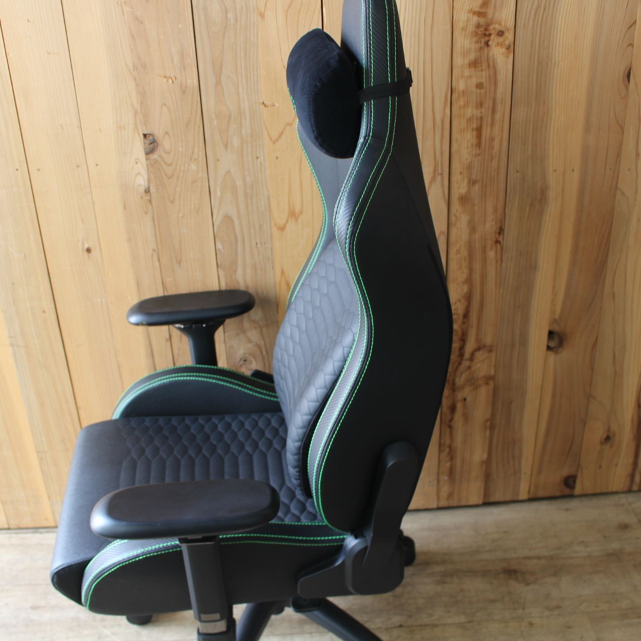519)【昇降不良/美品】Razer Iskur ゲーミングチェア 可動式ランバー 