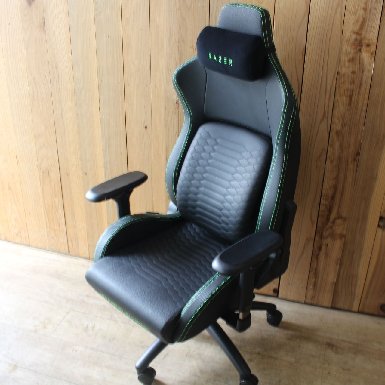 519)【昇降不良/美品】Razer Iskur ゲーミングチェア 可動式ランバー 
