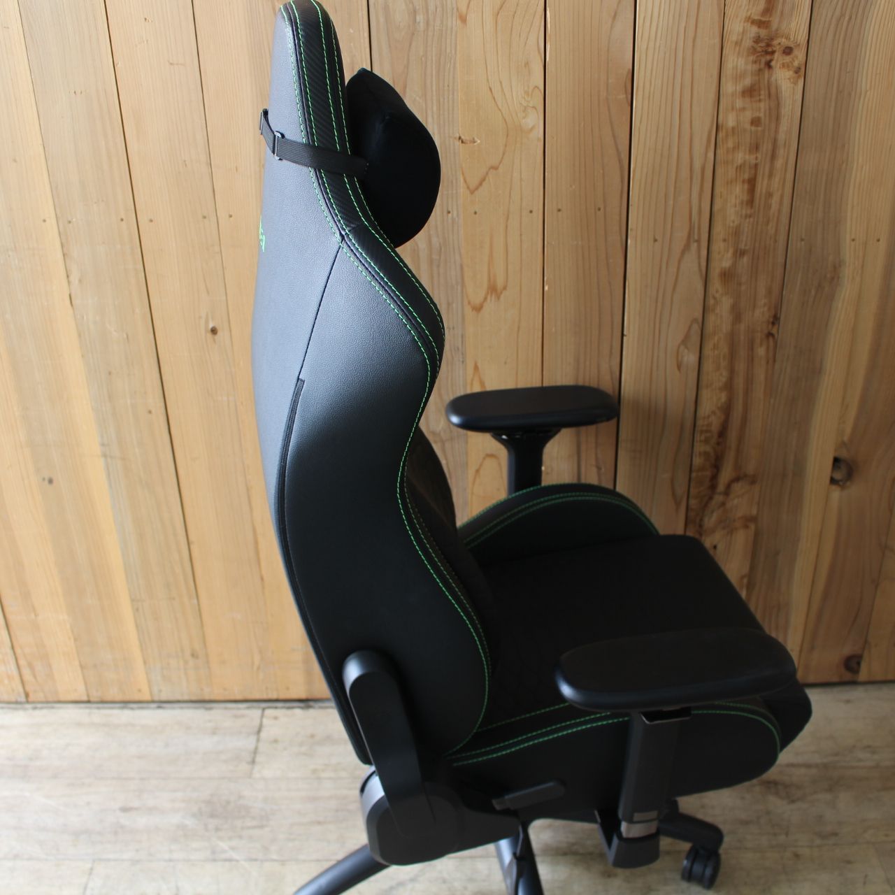 519)【昇降不良/美品】Razer Iskur ゲーミングチェア 可動式ランバー 