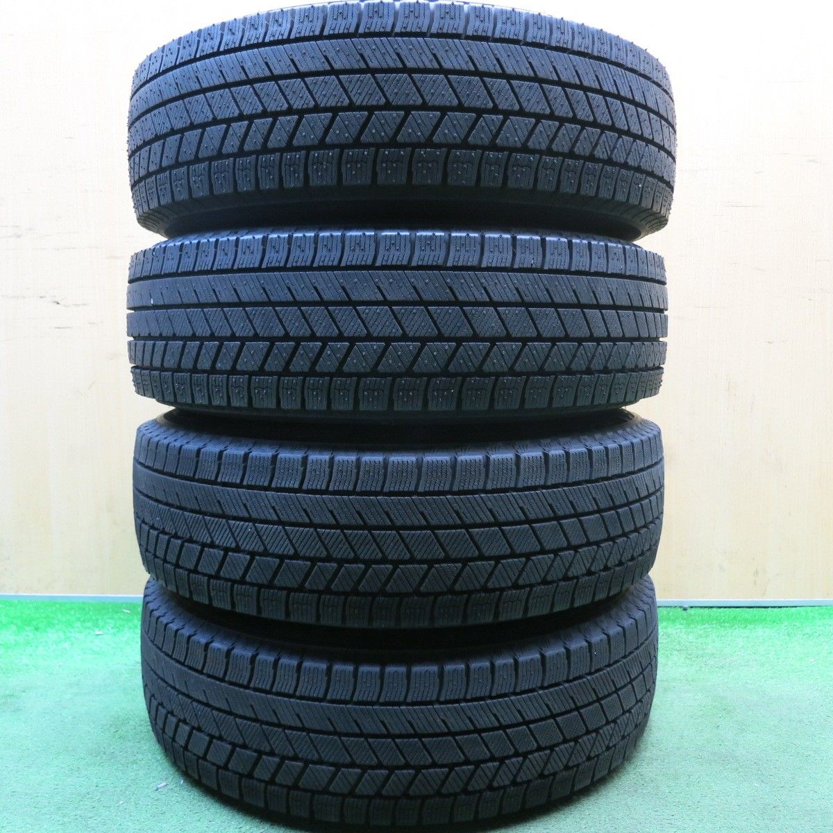 バリ溝！22年！キレイ！ほぼ10分☆スタッドレス 175/70R14 