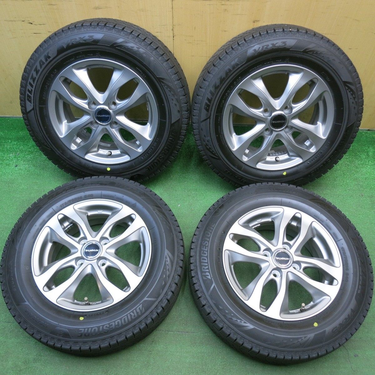 バリ溝！22年！キレイ！ほぼ10分☆スタッドレス 175/70R14 
