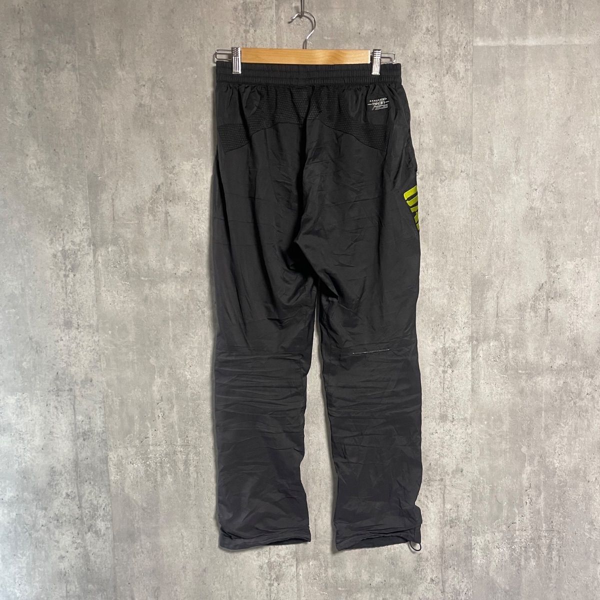 テック】OAKLEY ナイロンパンツ M ブラック イエローロゴ 裏 テック】OAKLEY ナイロンパンツ M ブラック イエローロゴ 裏