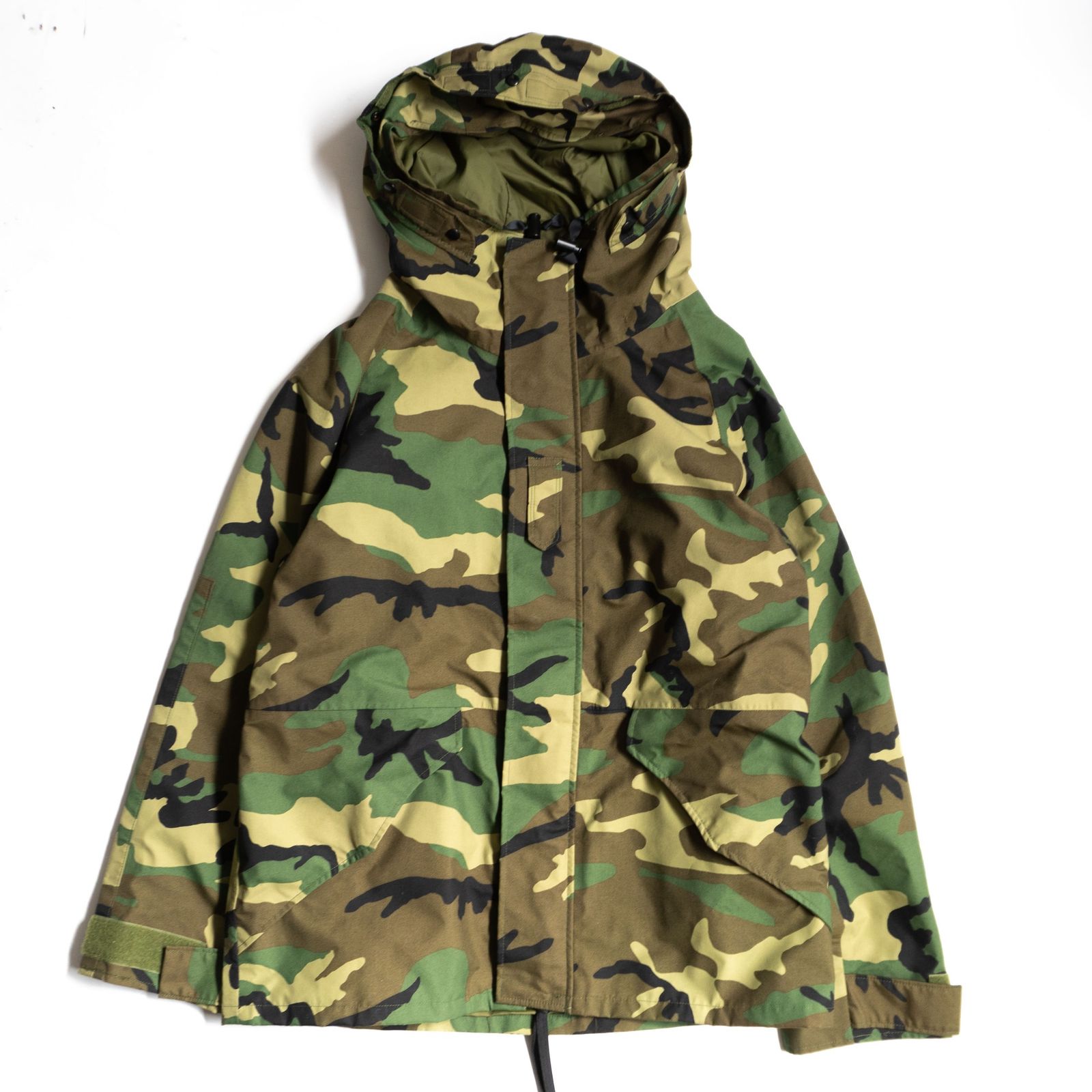 【DEAD STOCK】ECWCS【GORE-TEX ゴアテックス パーカー ジャケット】MEDIUM-REGULAR ウッドランドカモ エクワックス 26030818 DEAD STOCK】ECWCS【GORE-TEX ゴアテックス パーカー ジャケット