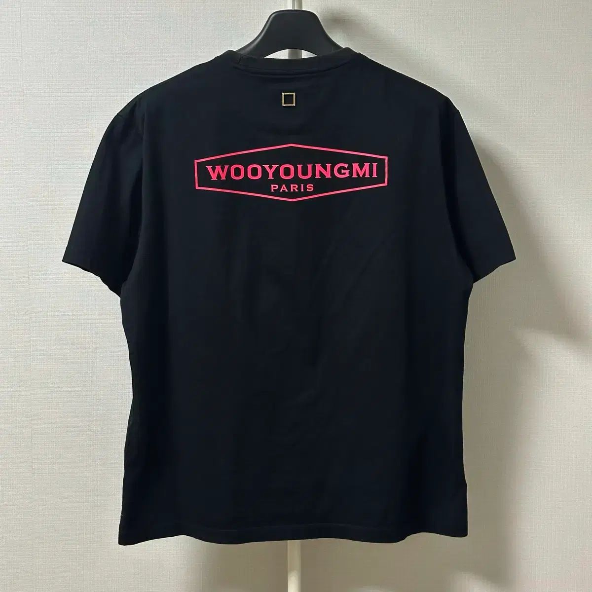 WOOYOUNGMI ウーヨンミ パリ ロゴ ブラック 半袖 Tシャツ 【公式通販】