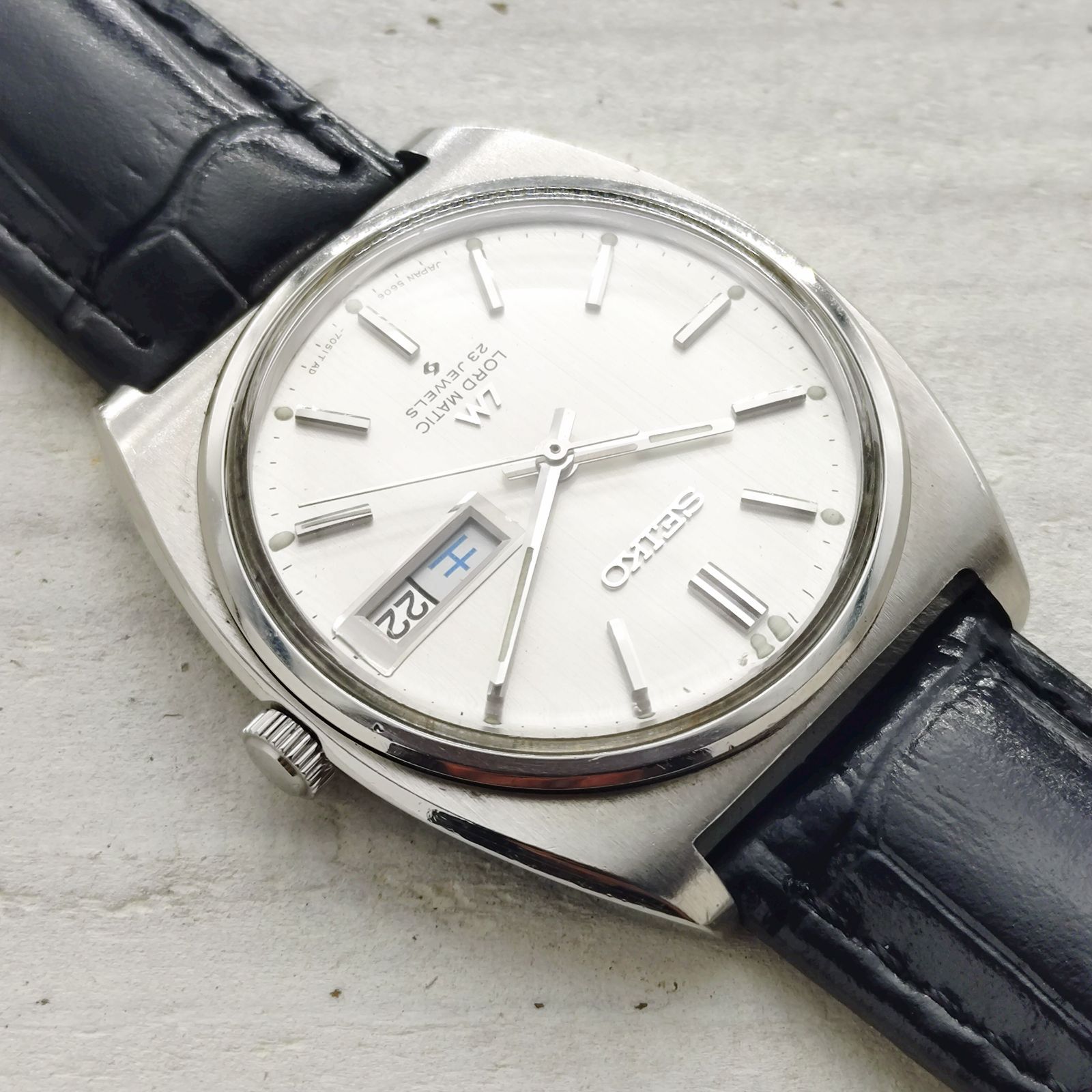 カレンダー揺動レバー金属製に交換済み自動巻き