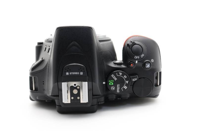 □完動品 Nikon D5600 ダブルズームキット デジタル一眼レフ ショット