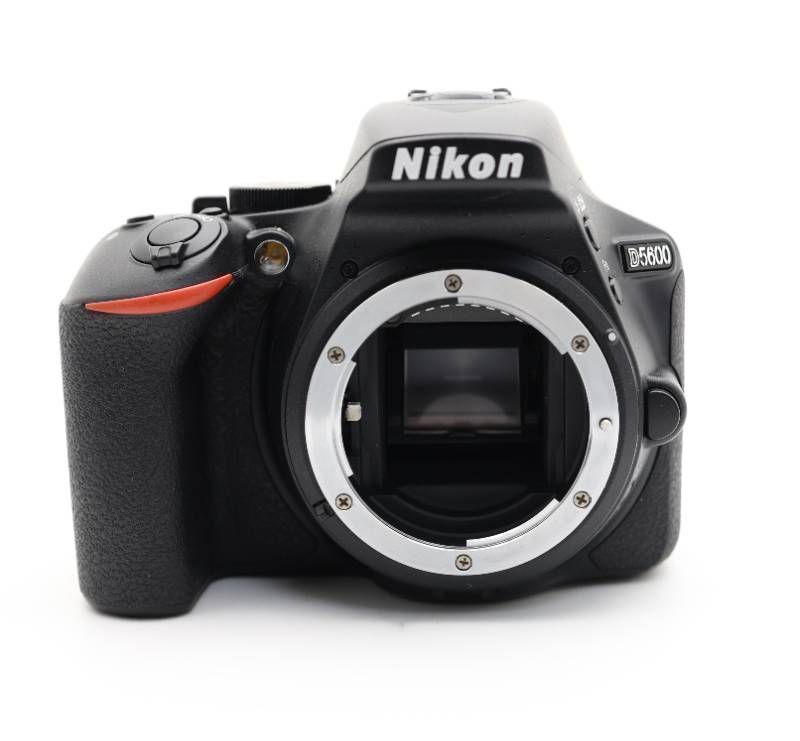 □完動品 Nikon D5600 ダブルズームキット デジタル一眼レフ ショット