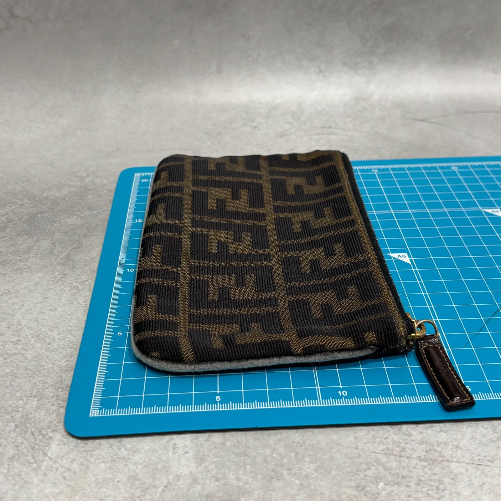 FENDI フェンディ ズッカ柄 ポーチ 小物入れ ブラック レディース　メンズ FENDI フェンディ ズッカ柄 FF柄 ポーチ ミニポーチ 小物入れ マルチ