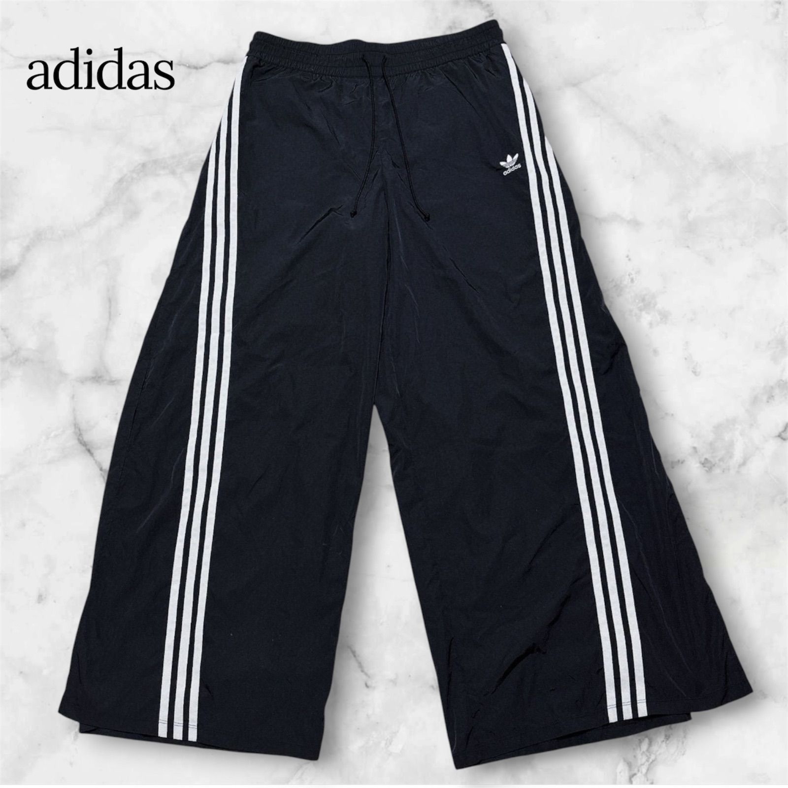 【極美品】 adidas originals アディダスオリジナルス Adilenium メガフレア トラックパンツ IV9335 ナイロン フレア ジャージ 黒 ブラック 2XL ゆったり 大きいサイズ ワイドパンツ スリット レディース B1105