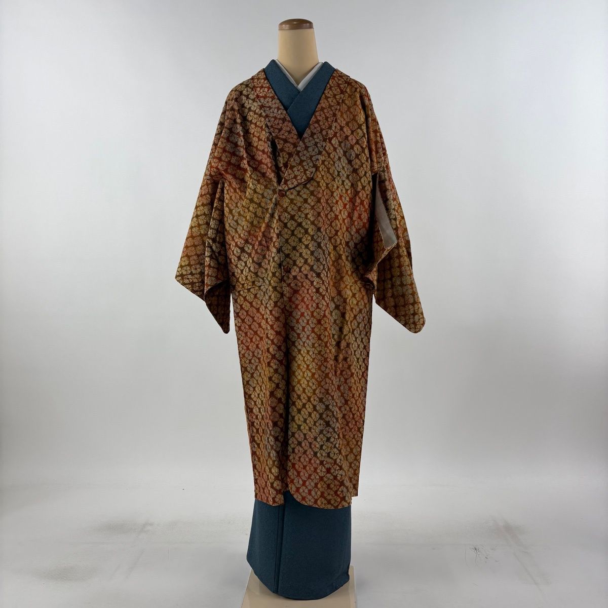 美品】 道行 身丈114cm 裄丈68cm L 紬地 流彩絞り 和装コート へちま衿 