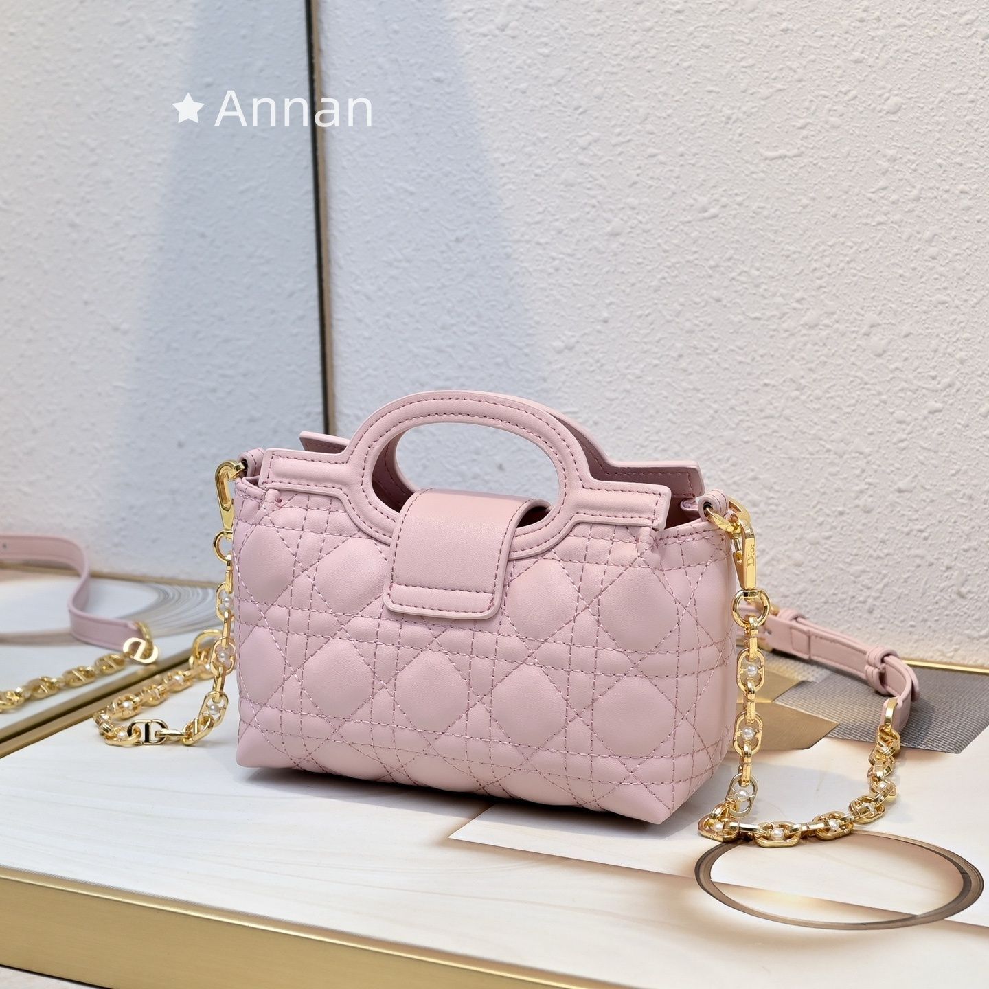 ⭐️定価より半額⭐️お値下中⭐️クリスチャンDIORショルダーバッグ 
