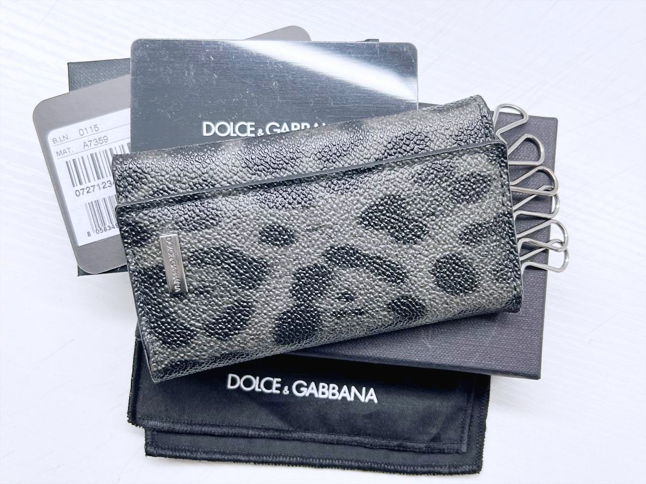 美品 DOLCE＆GABBANA ドルチェ＆ガッバーナ ロゴプレート レオパード