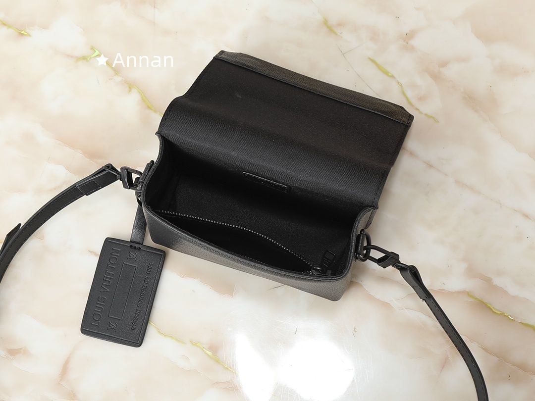 大人気 極美品 LOUIS VUITTON ルイヴィトン ショルダーバッグ メンズ