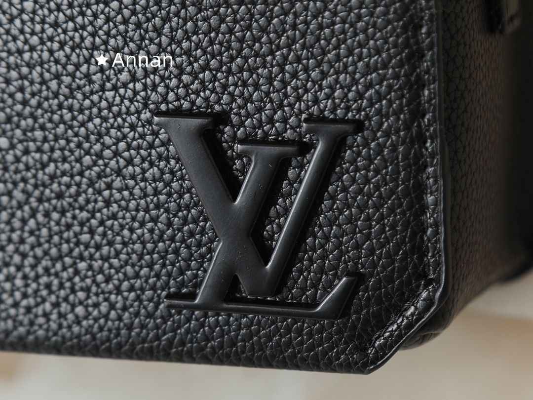 大人気 極美品 LOUIS VUITTON ルイヴィトン ショルダーバッグ メンズ