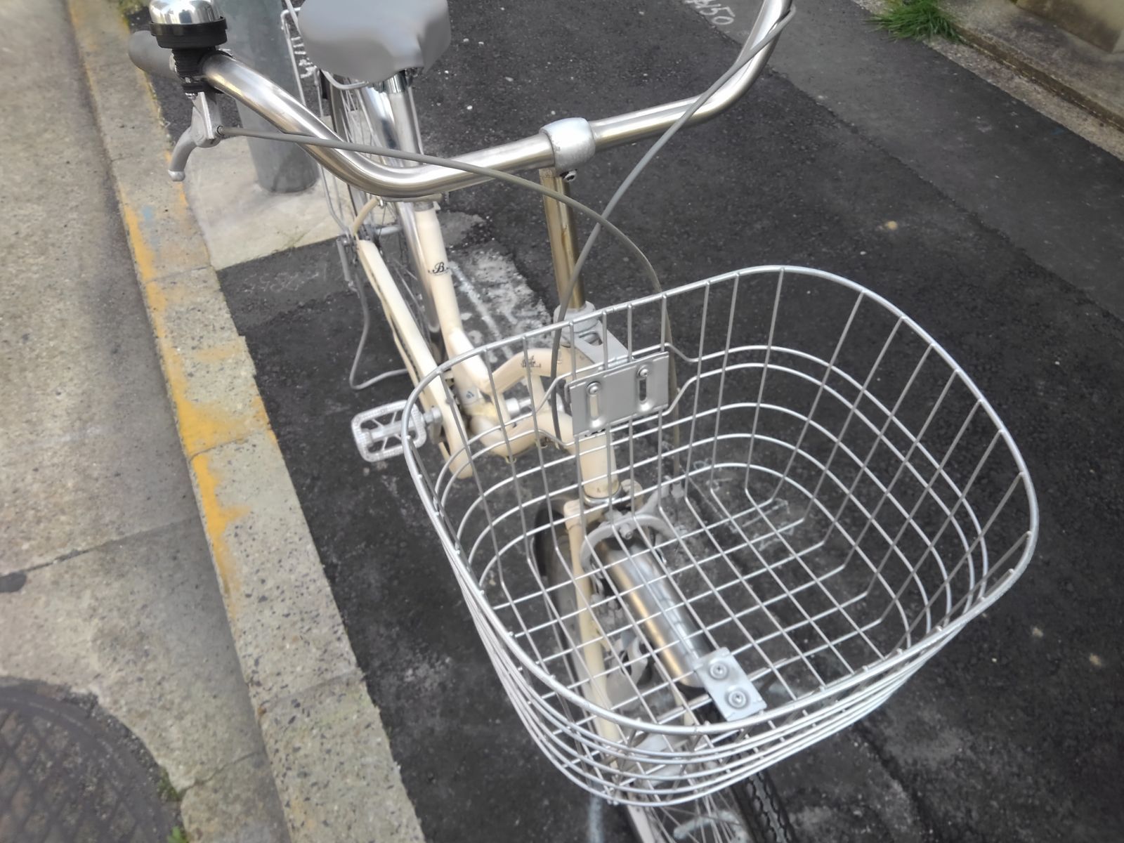 引き取り限定！(名古屋市昭和区)中古自転車4042 前後タイヤ新品 