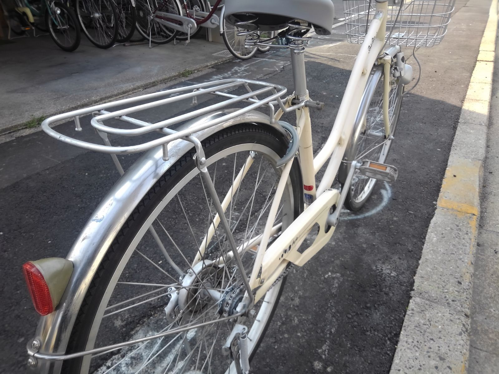 引き取り限定！(名古屋市昭和区)中古自転車4042 前後タイヤ新品 