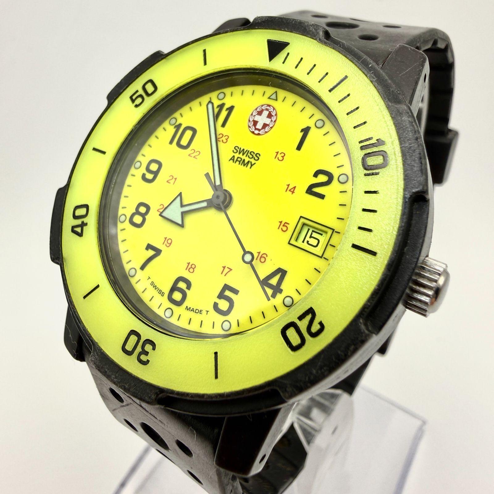稼働品 SWISS ARMY 8311 クォーツ イエロー デイト ラバーベルト 