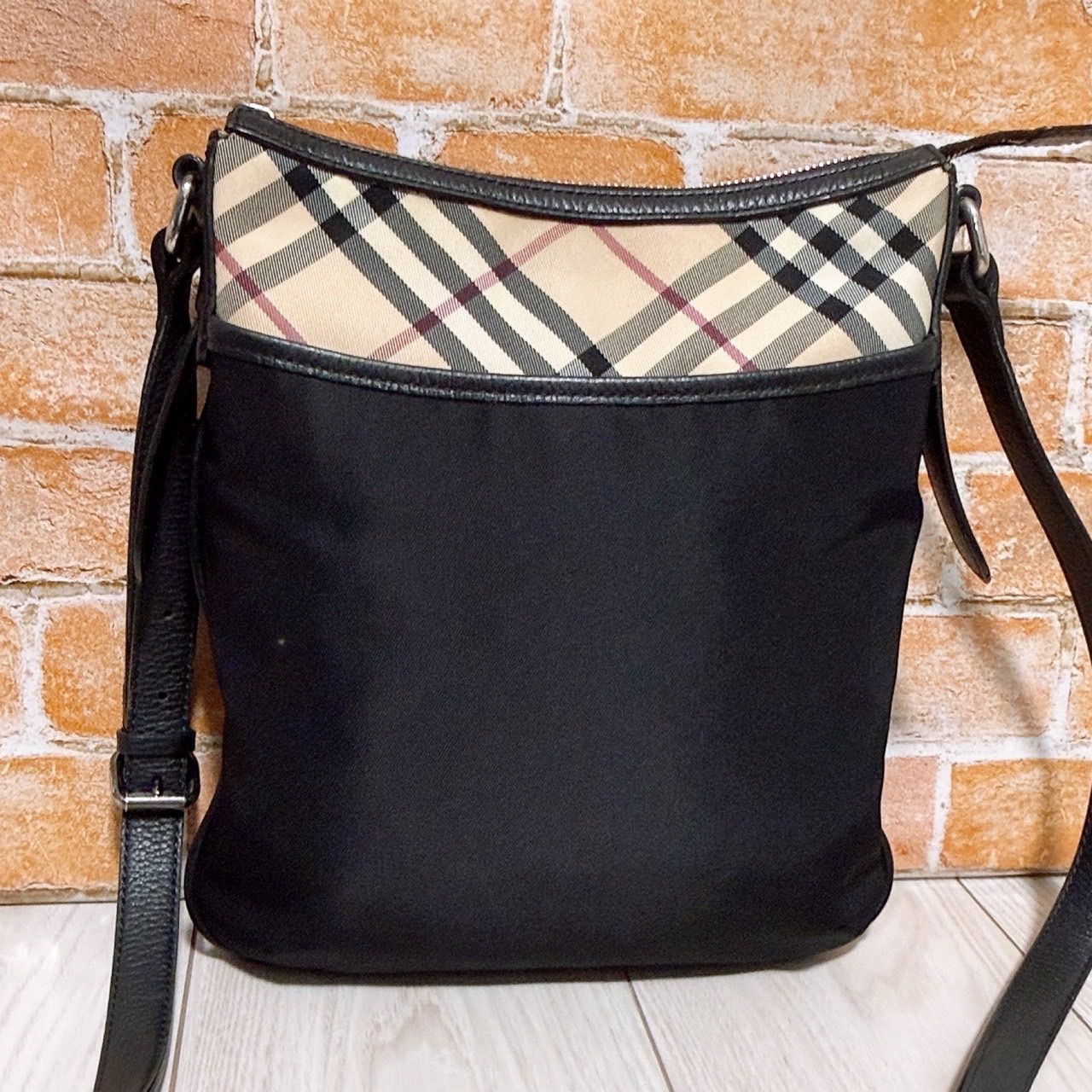 超美品) Burberry(バーバリー)ショルダーバッグ ナイロン チェック柄 