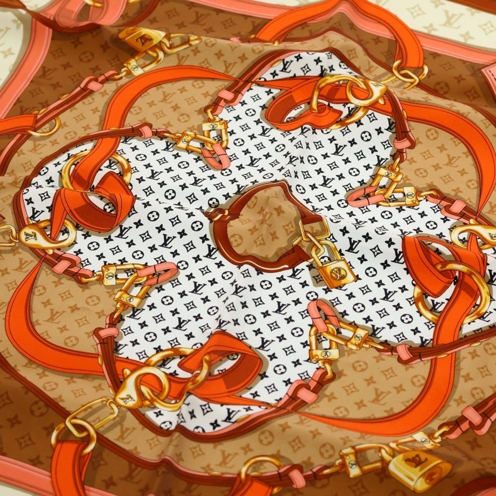 LOUIS VUITTON (ルイヴィトン) LVカレ70・フラワーアンド LOUIS VUITTON (ルイヴィトン) LVカレ70・フラワーアンド