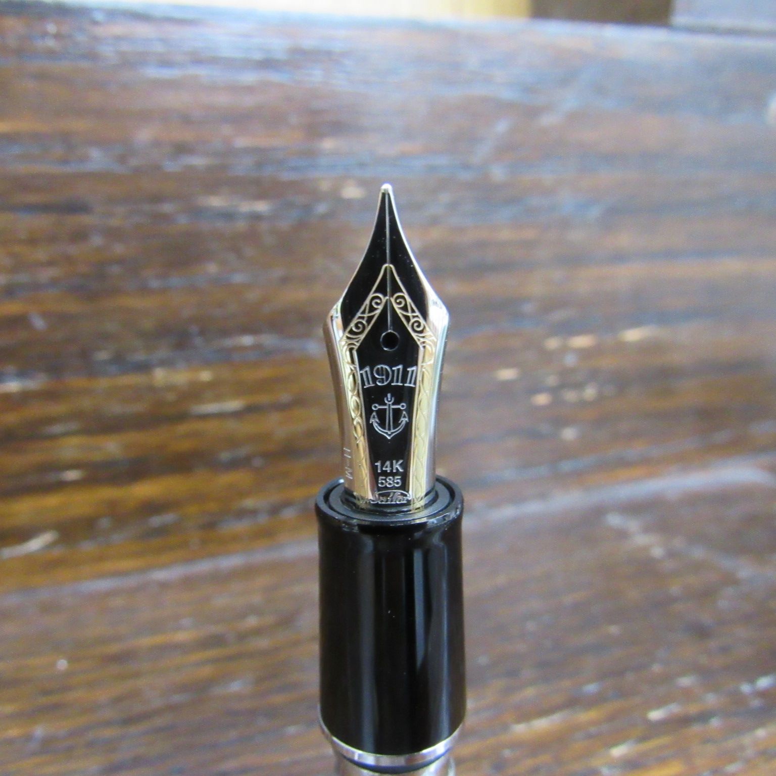 未使用品 セーラー 万年筆 SAILOR プロフェッショナルギア 銀 K14