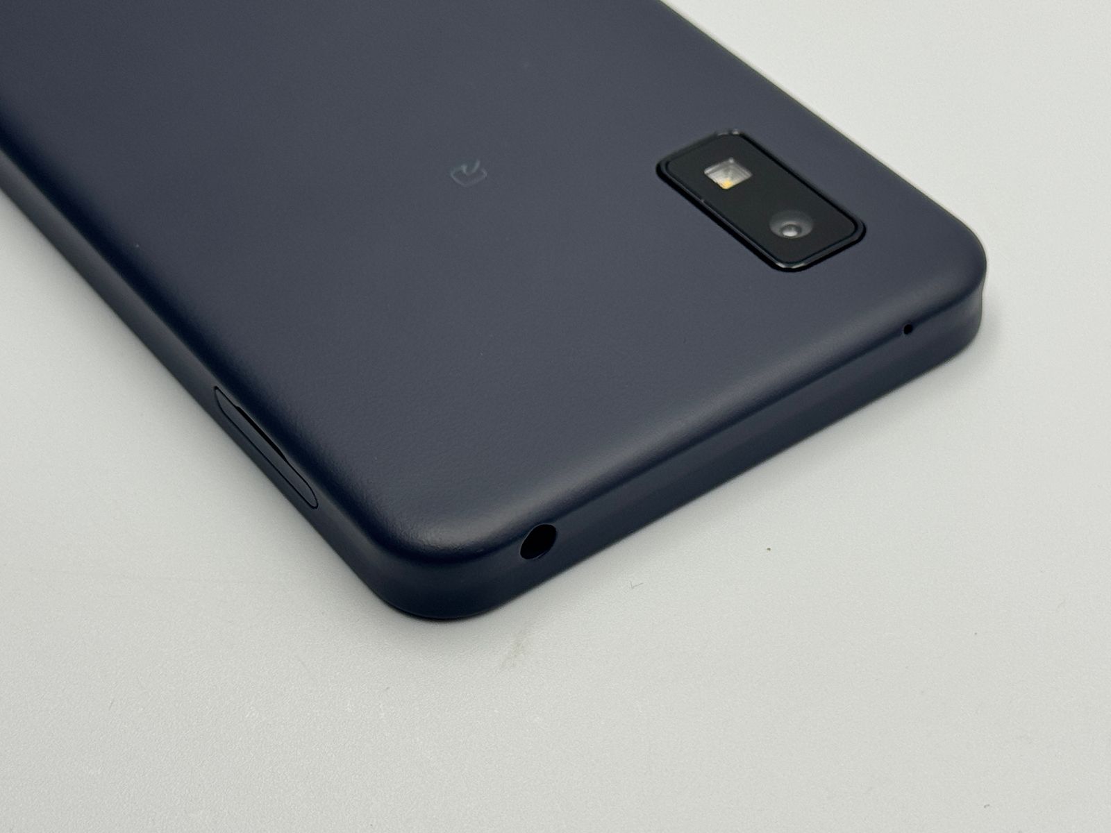 中古C】AQUOS wish3 A303SH ブラック SIMフリー 白ロム