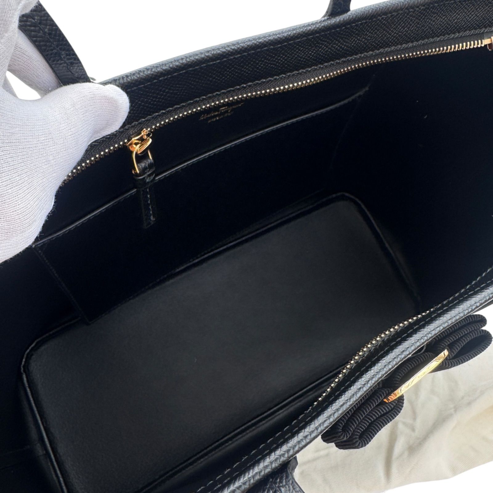 極美品 Salvatore Ferragamo サルヴァトーレフェラガモ ヴァラリボン 