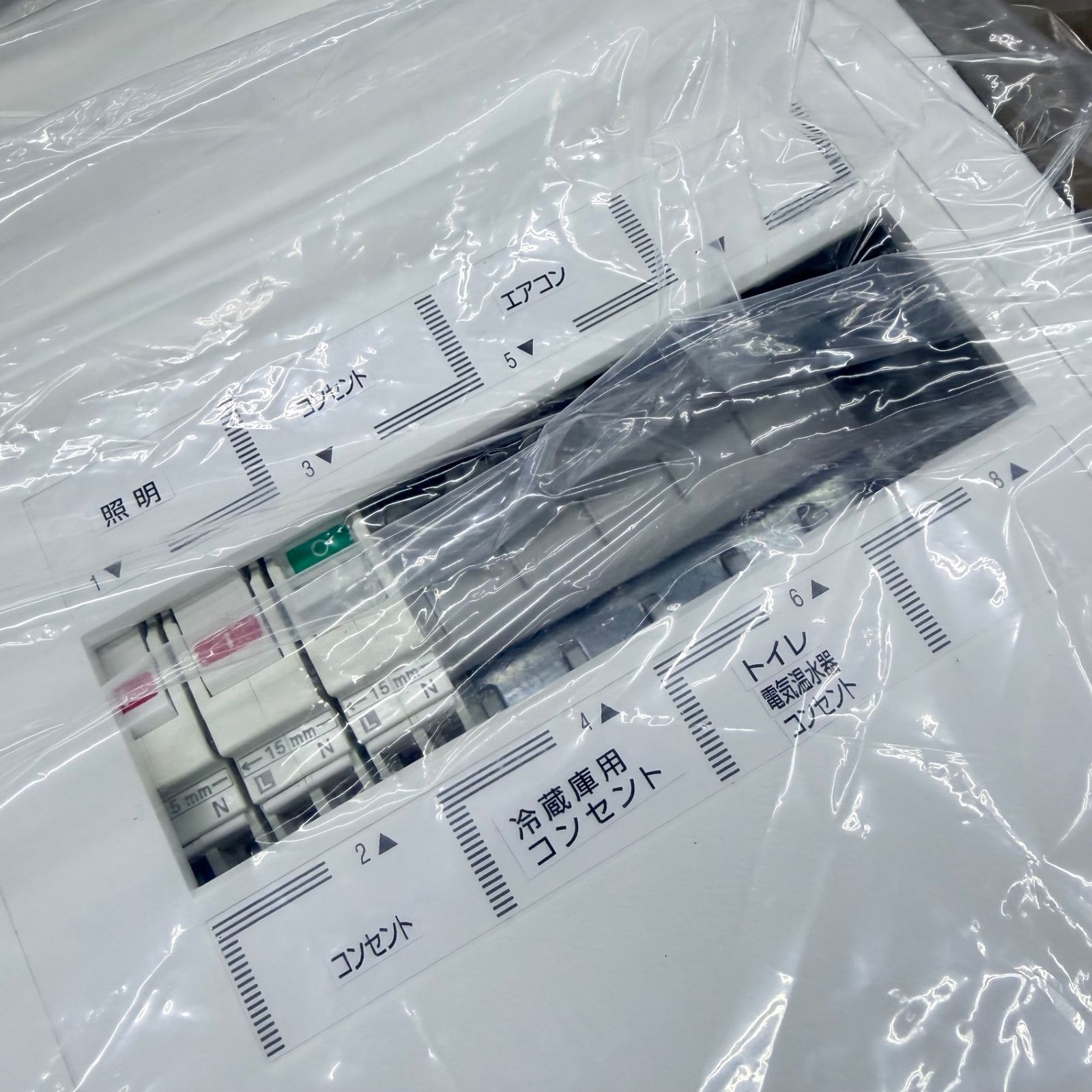 未使用 パナソニック(Panasonic) 住宅分電盤 コスモC露出 L付40A8+2 