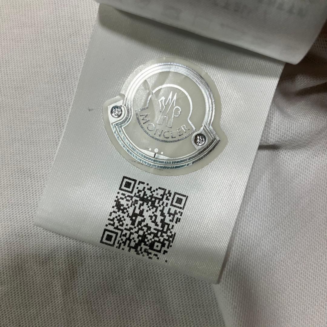 MONCLER ホワイト ロゴ Tシャツ M プリント 3S44 - メルカリ