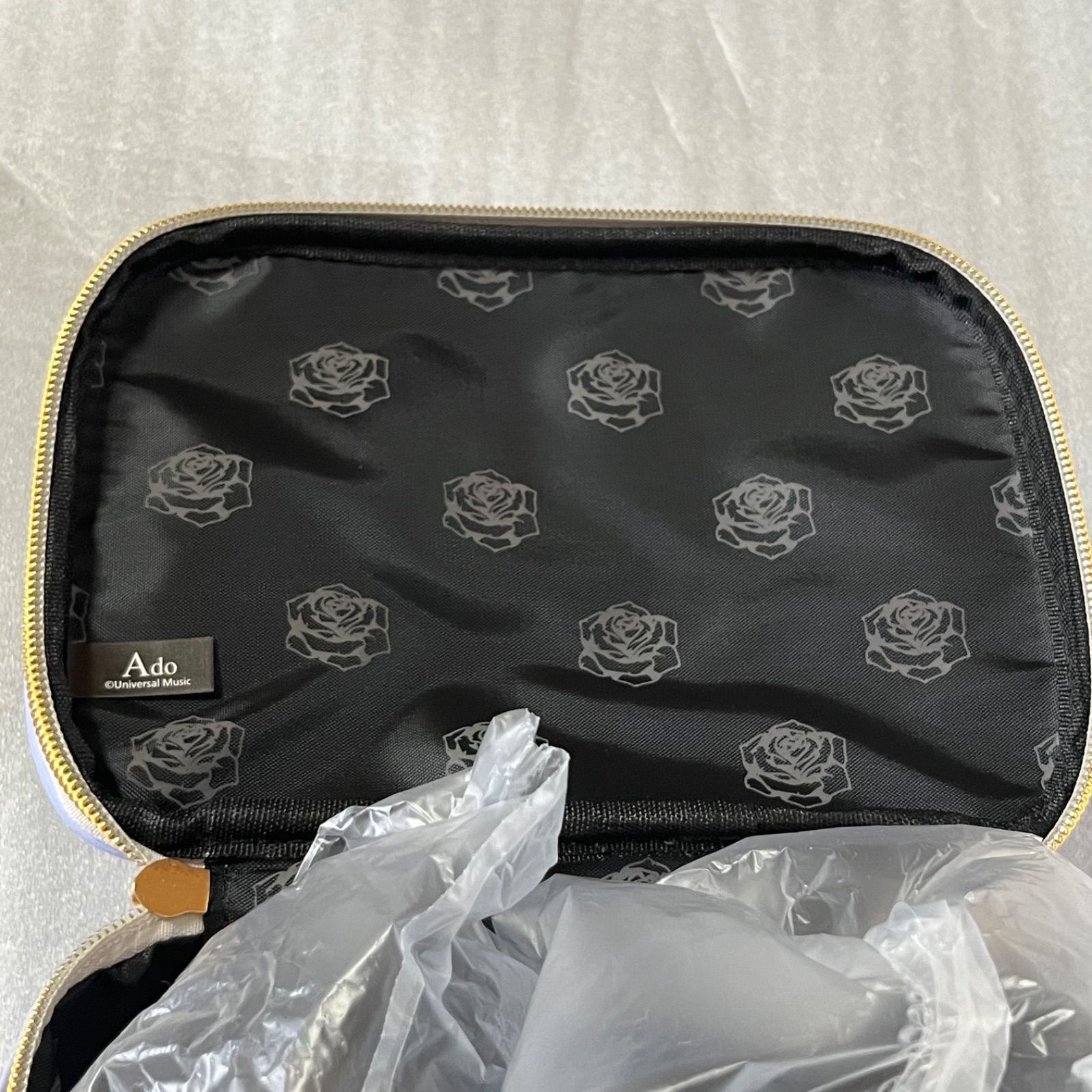 Ado ROUND1 バニティポーチ 青 - メルカリ