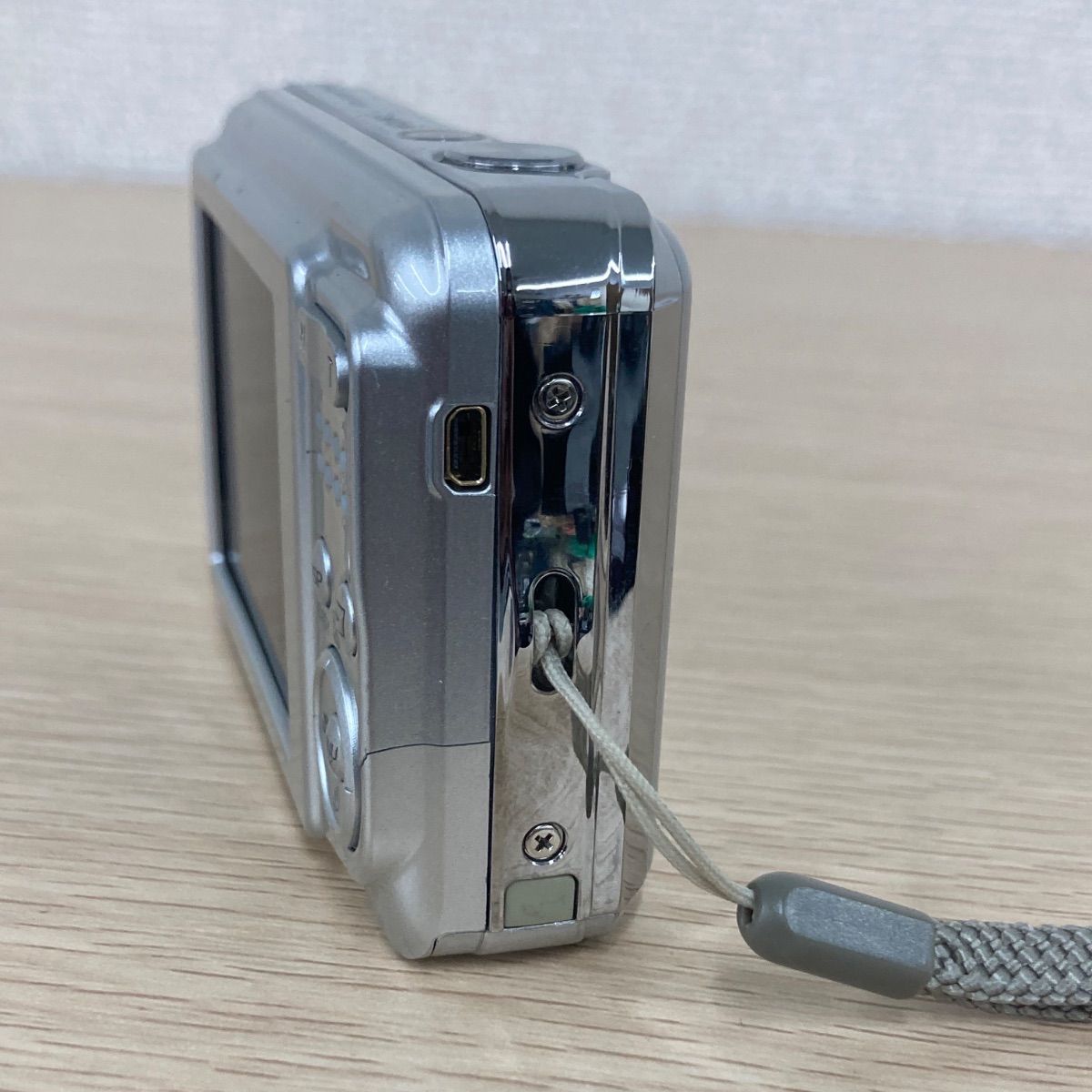 2【通電動作未確認】FUJIFILM FINEPIX AV210 単3電池 デジタルカメラ 