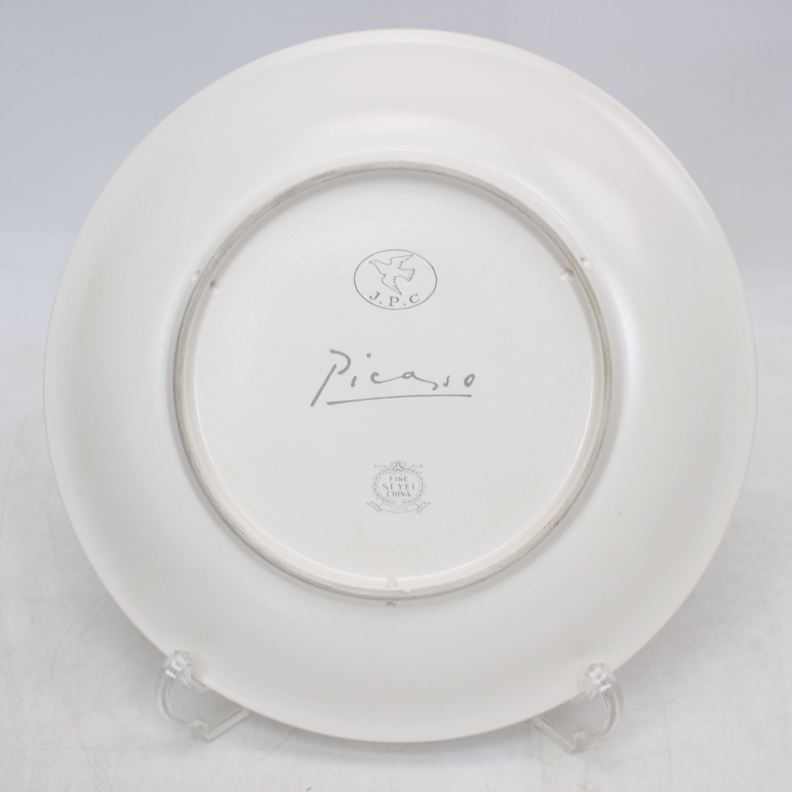 118)ピカソ 絵皿 「女の顔」顔の線画 陶器製プレート 飾り皿 直径約 118)ピカソ 絵皿 「女の顔」顔の線画 陶器製プレート 飾り皿 直径約