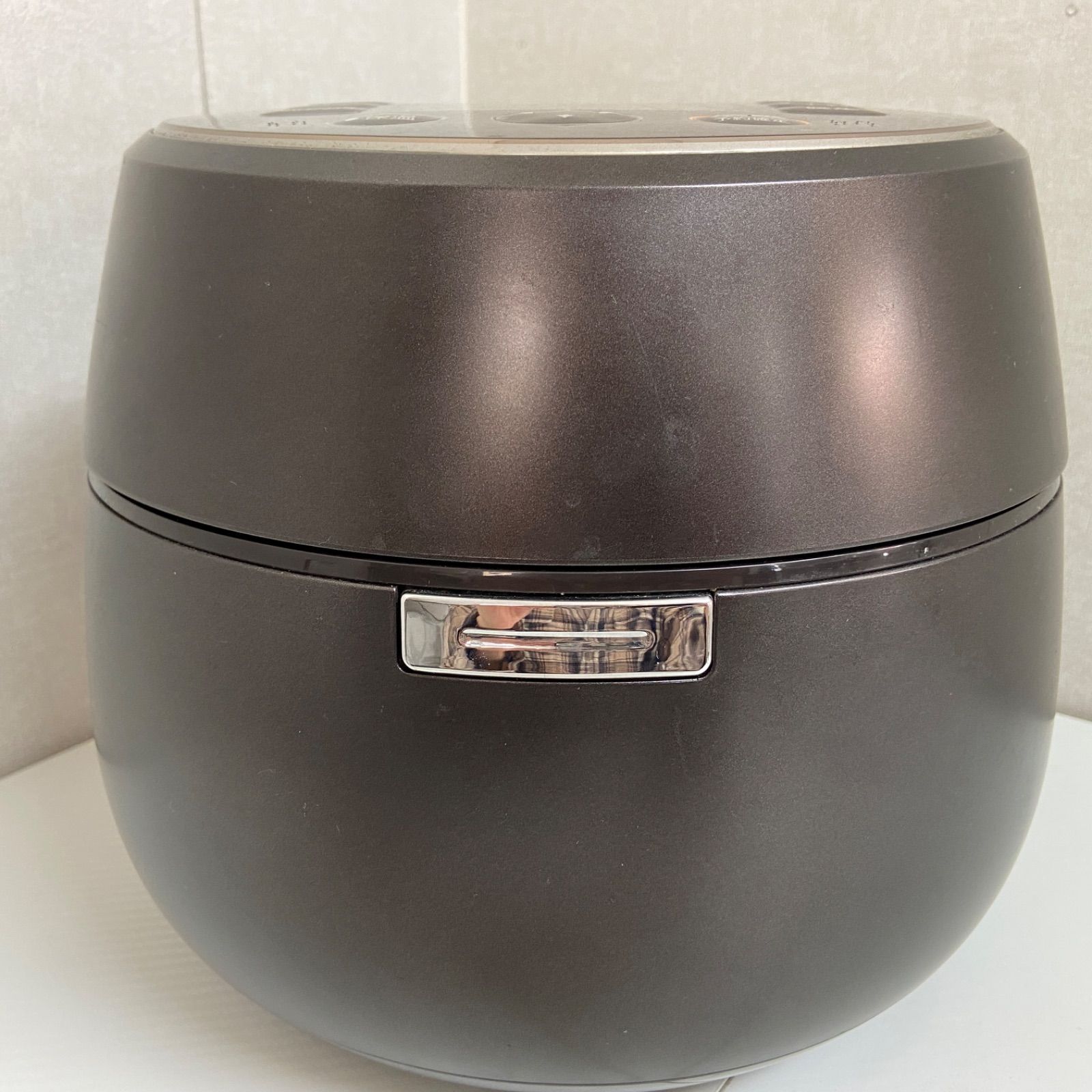 三菱 IH炊飯器 本炭釜 KAMADO 5.5合 NJ-AW108-B 黒銀蒔 - メルカリ