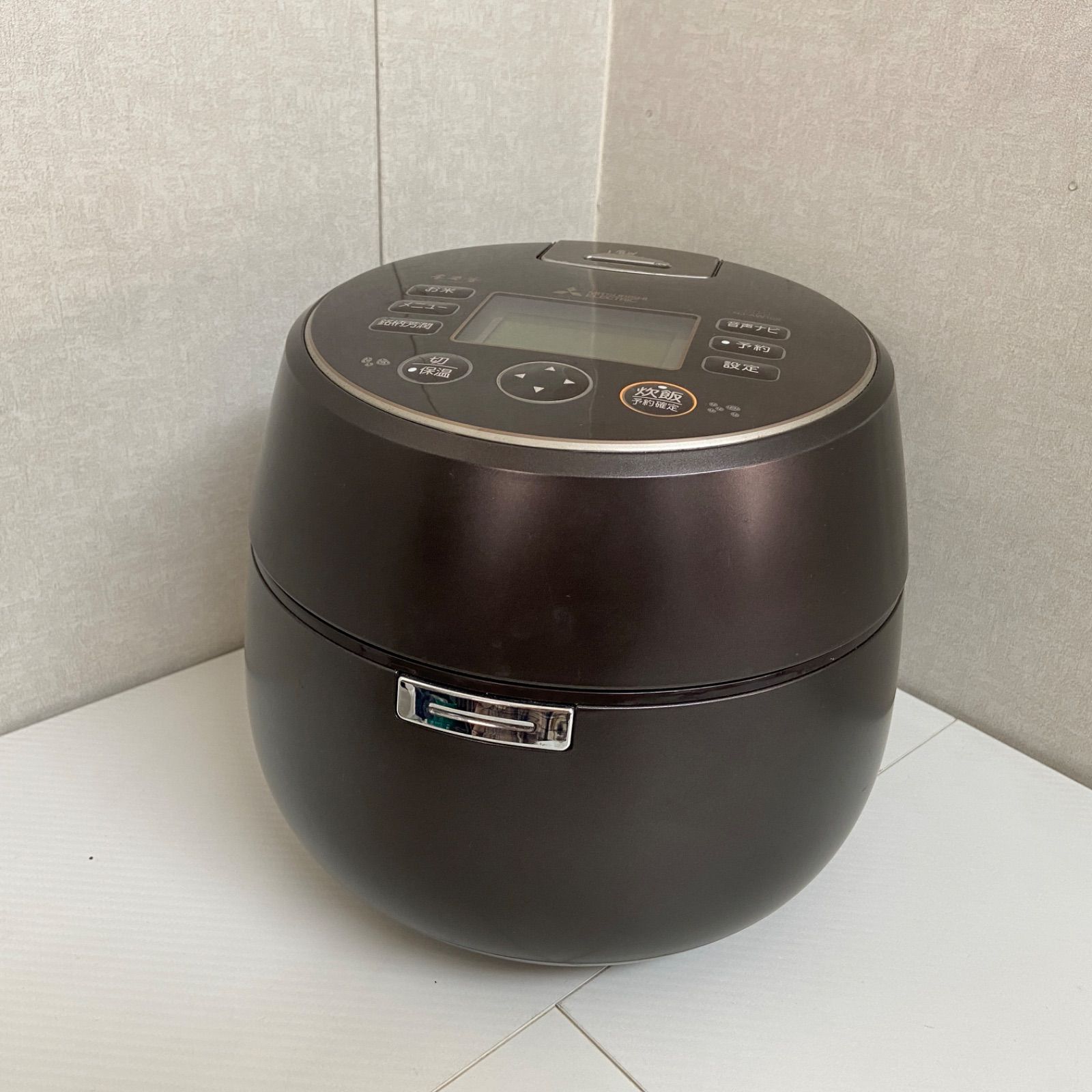 三菱 IH炊飯器 本炭釜 KAMADO 5.5合 NJ-AW108-B 黒銀蒔 - メルカリ