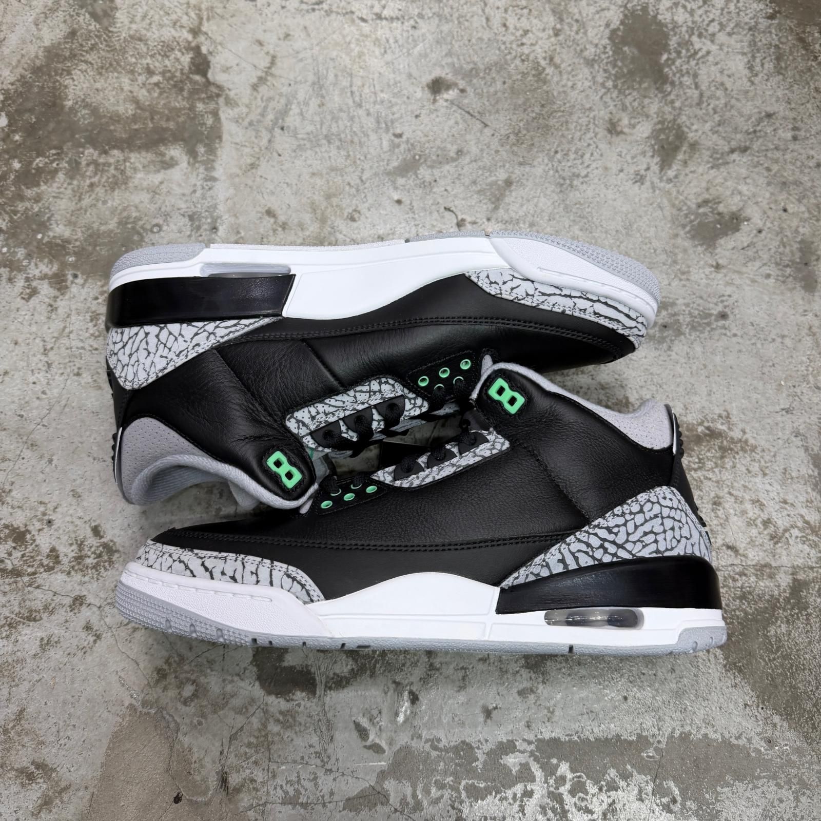 未使用 NIKE Air Jordan 3 Retro 