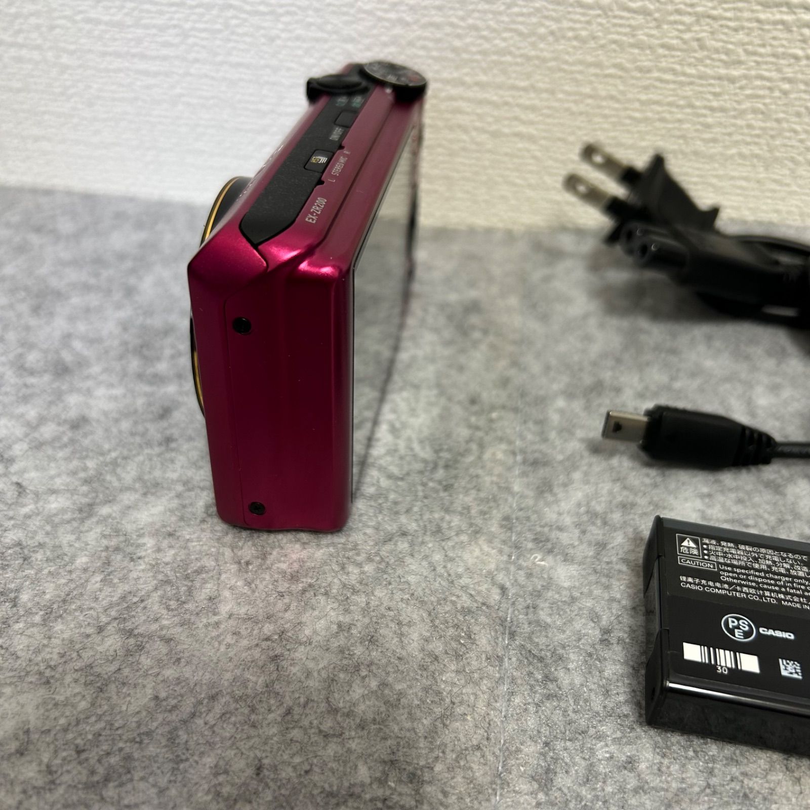 CASIO EXILIM EX-ZR200 ワインレッド デジカメ コンデジ デジタル 