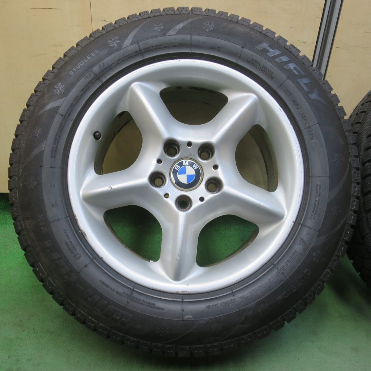 バリ溝！9分☆BMW X5 純正 235/65R17 スタッドレス ハイフライ Win 