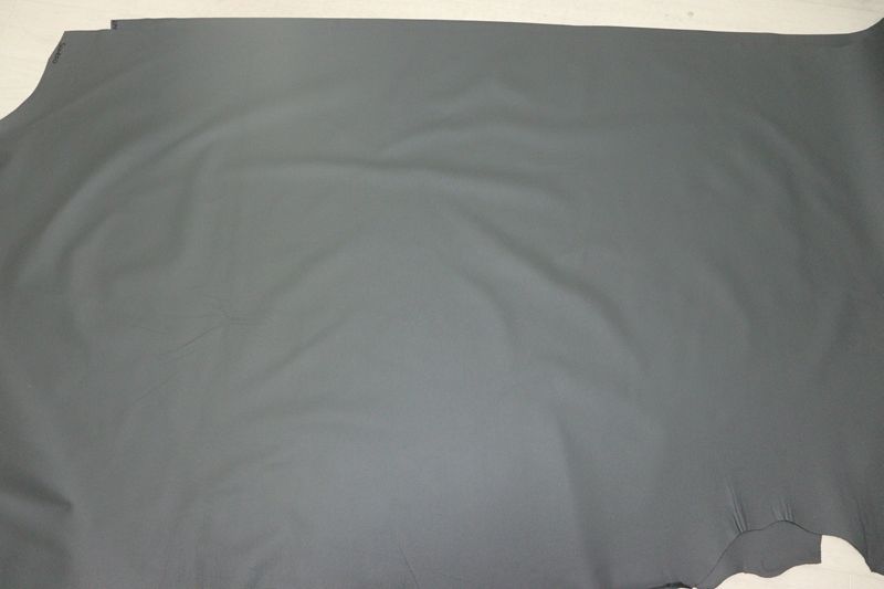 ダークグレー 235ds クロム革 牛革 イタリア レザー シボ型押し はぎれ 一枚革 レザークラフト 革 皮 本革 diy 生地 材料