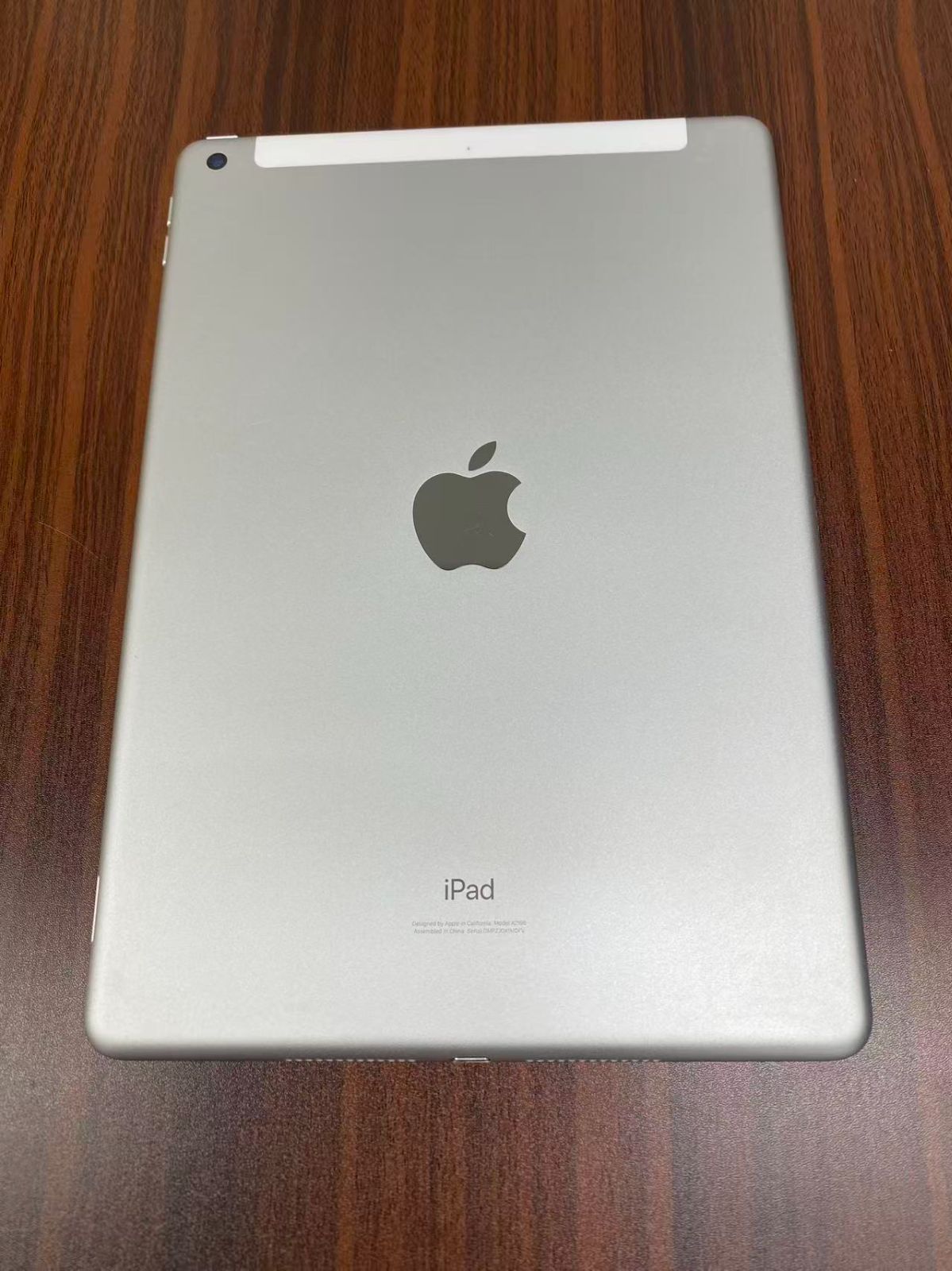 美品 電池100％Apple iPad7 Wi-Fi + Cellular 32GB　シルバー