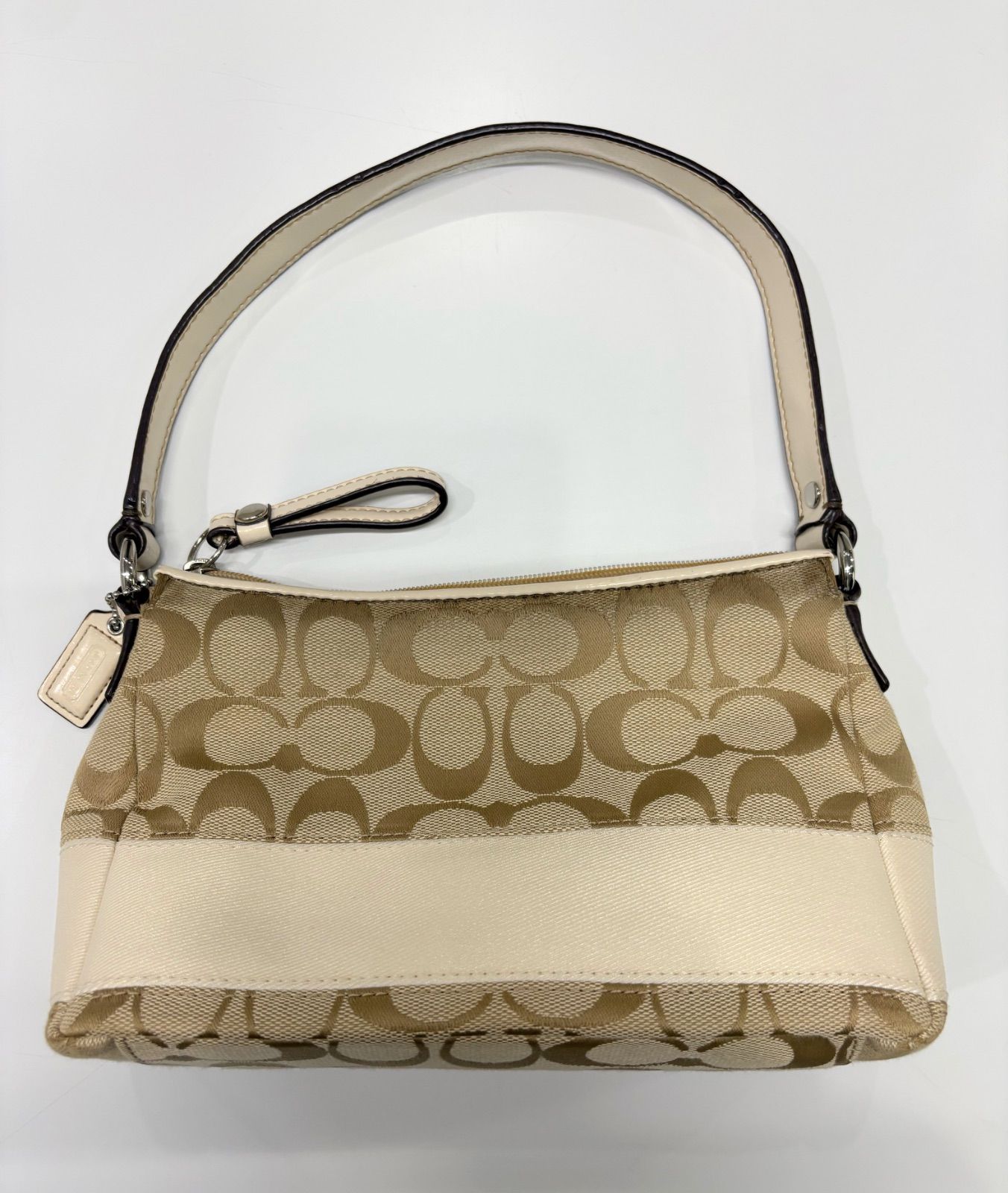 coach シグネチャー アクセサリーポーチ ワンショルダーバッグ - メルカリ