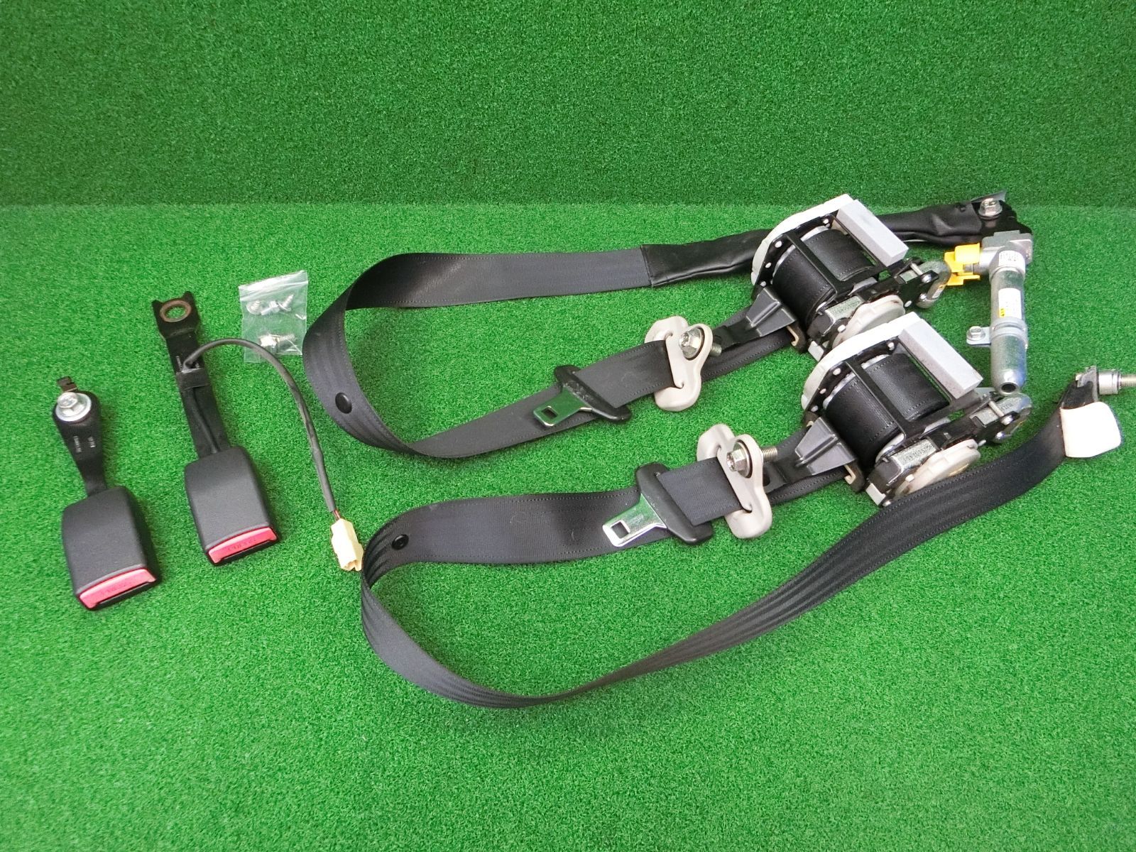 [14740] 送料無料 スズキ ソリオ MA15S フロント シートベルト 左右セット キャッチ 84920-54M1 84940-54M0