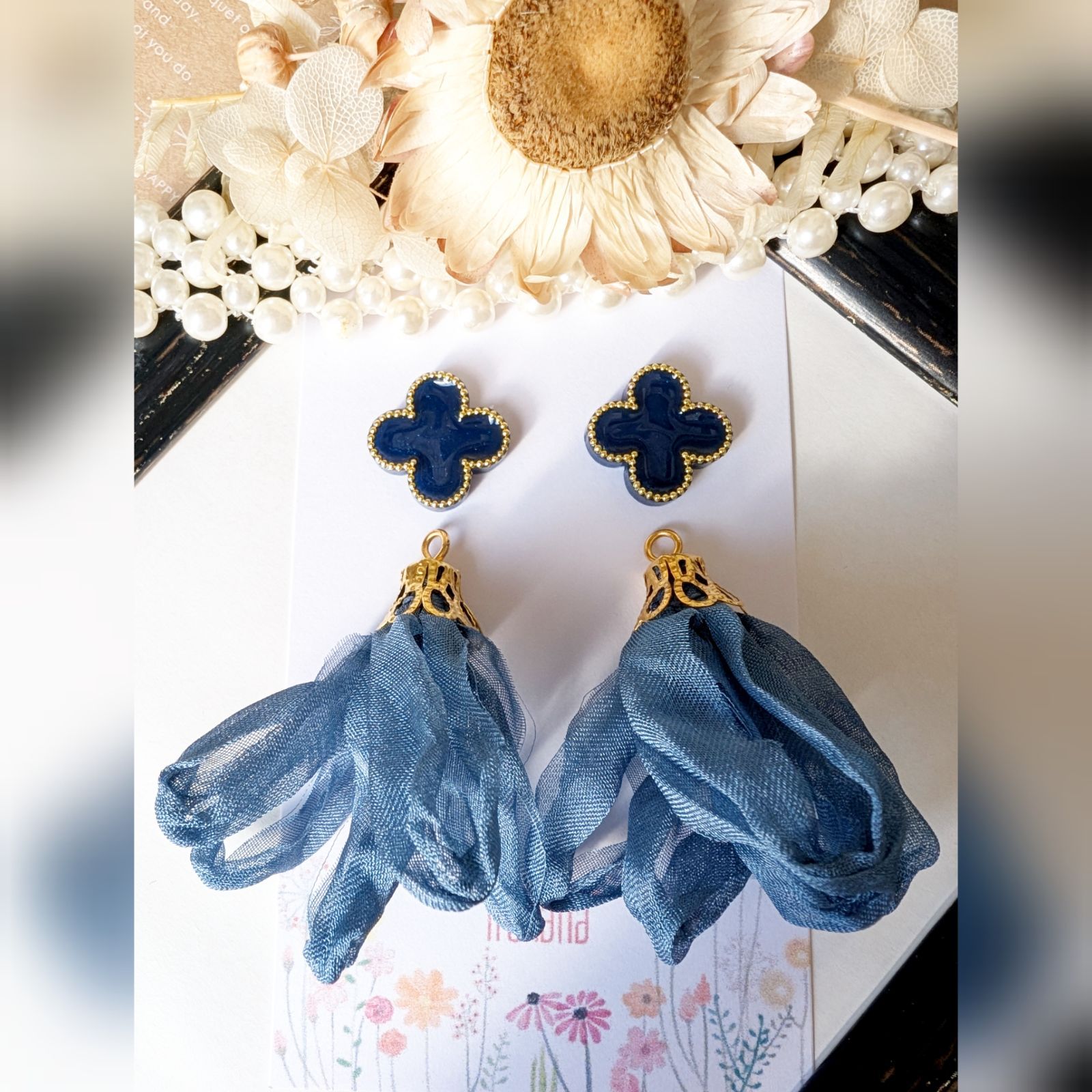 ふんわり揺れるꕤ四葉 クローバー シフォン リボン タッセル ピアス 