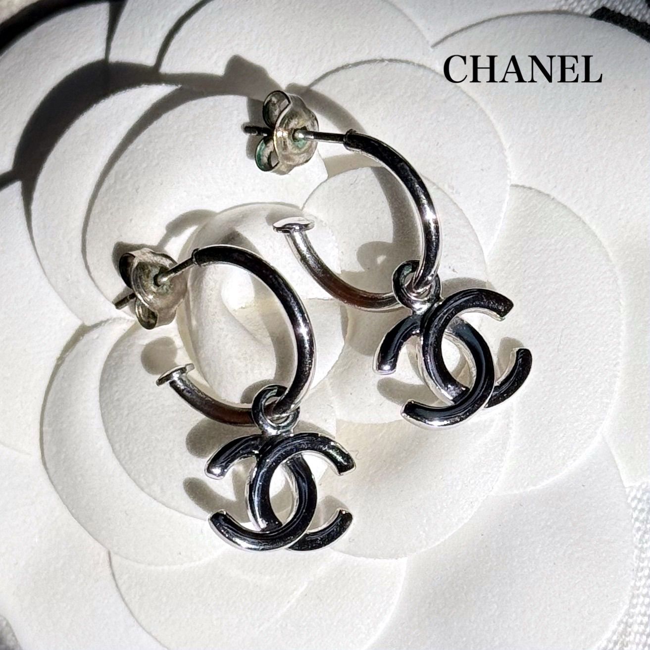 Y*o様 シャネル ココマーク フープピアス シルバー 両耳 CHANEL 美品 CHANEL シャネル ココマーク フープピアス 両耳用 シルバー a17