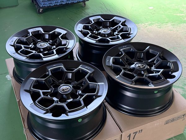 特価 在庫ラスト1台分 ハイラックス 150プラド FJ タコマ 17インチ