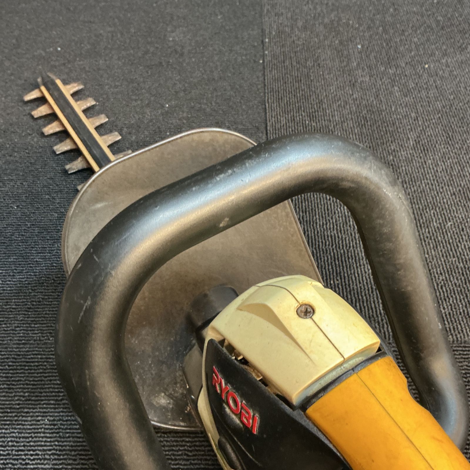 中古】リョービ(RYOBI) ヘッジトリマー HT-3032 【越谷店】 - メルカリ 中古】リョービ(RYOBI) ヘッジトリマー HT-3032 【越谷店】 - メルカリ