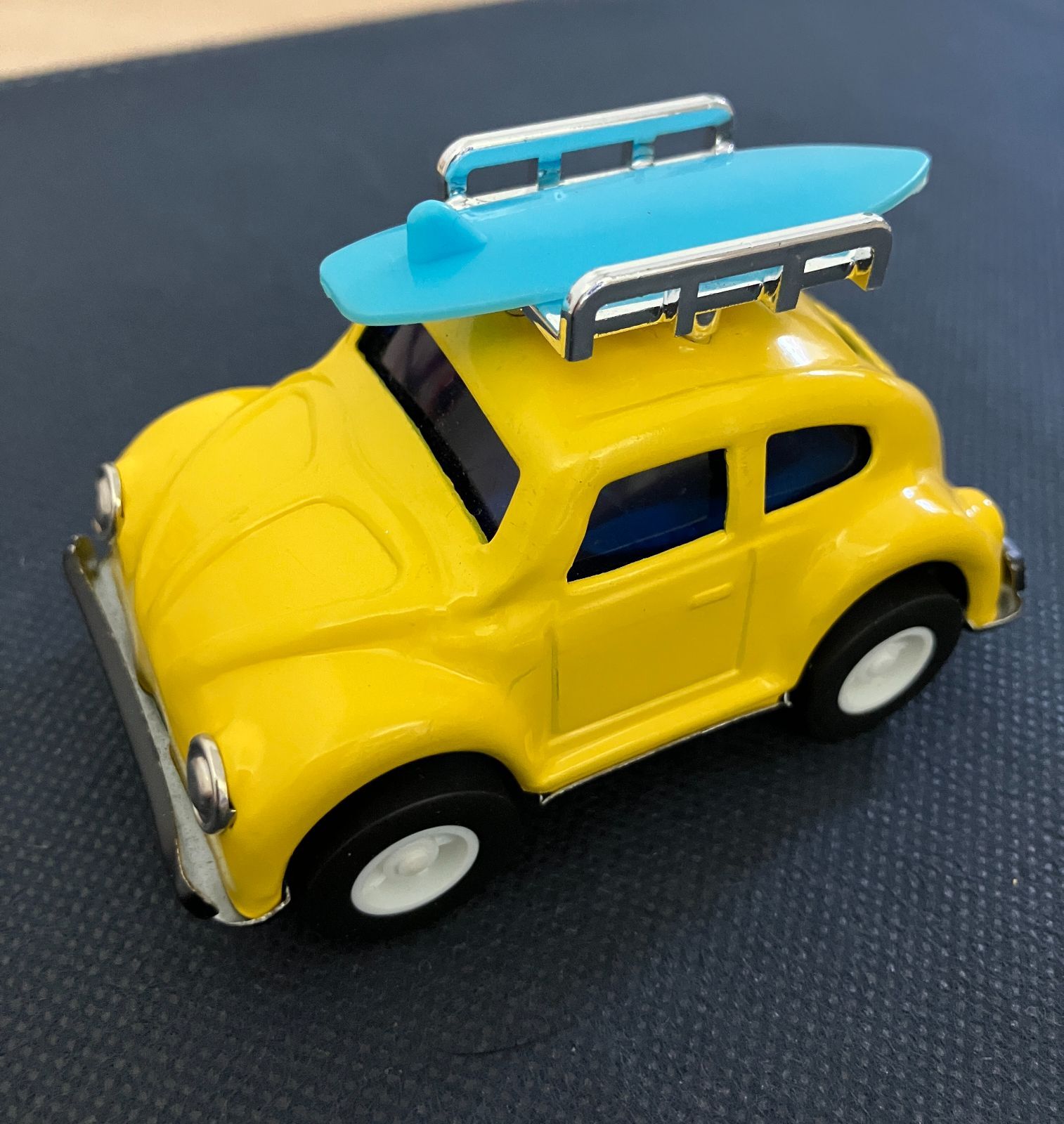 日本製】ブリキ ミニカー ワーゲン ビートル風 黄色 サーフボード 昭和 